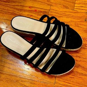 Pelle Moda strapped slip on black sandal size 8.5